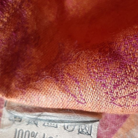 Maison Strauss Linen Table Runner - Picture 4 of 4